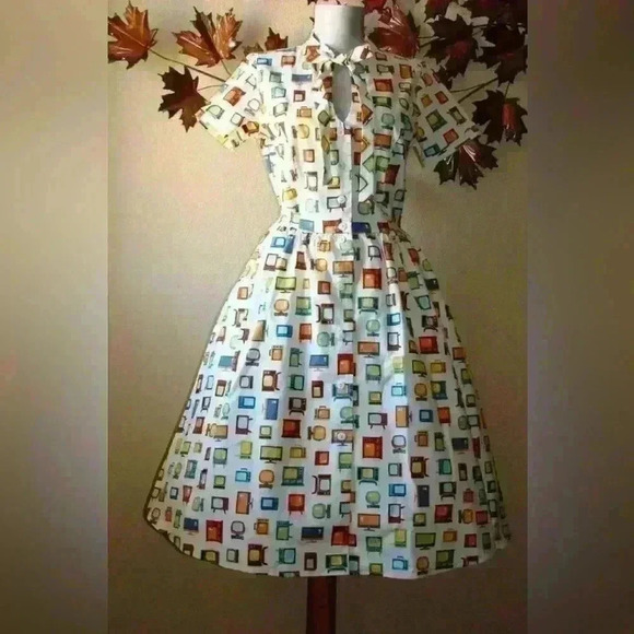 NWOT Heart of Haute Retro TV Console print Rockabilly Pin Up dress sz medium - Picture 10 of 10